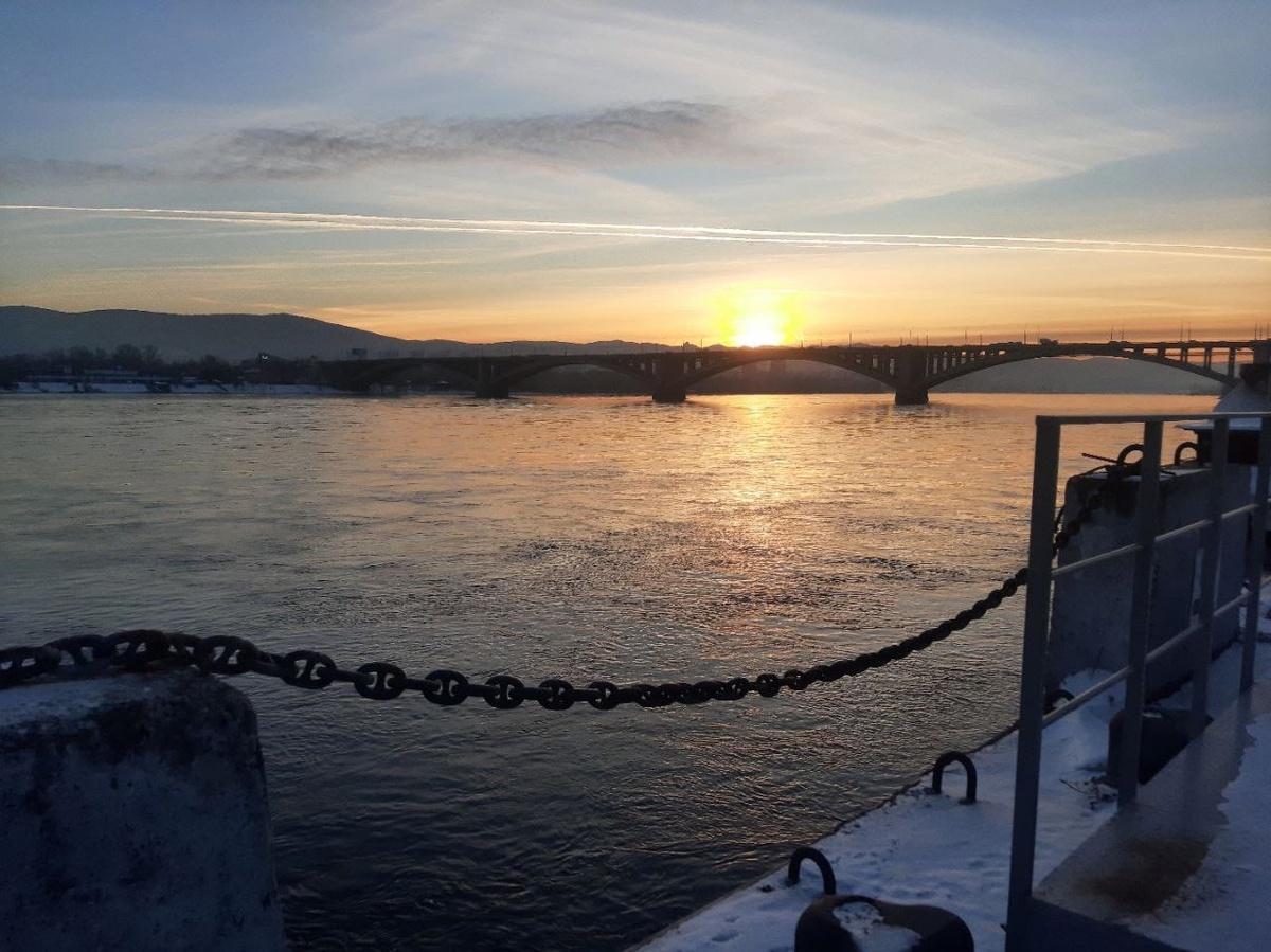 Красноярская набережная, левый берег (личное фото)