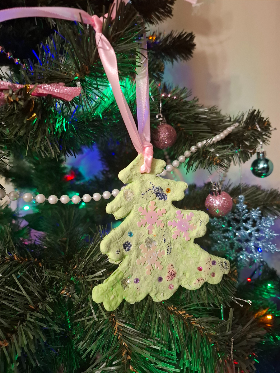 Украшения делали дети в саду