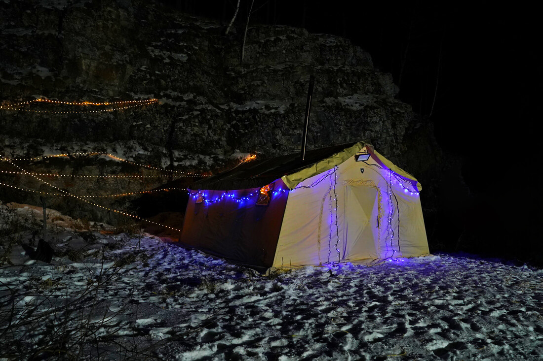 Большая палатка Берег для празднования нового года в лесу