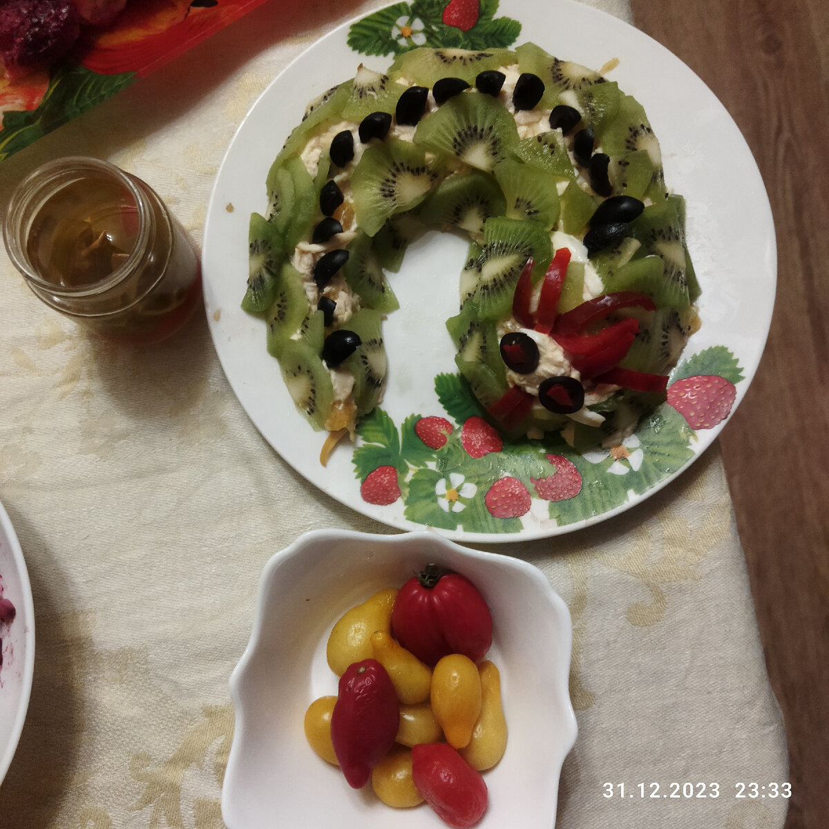 Попыталась соорудить символ года. Ну, я художник, я так вижу 🤣 