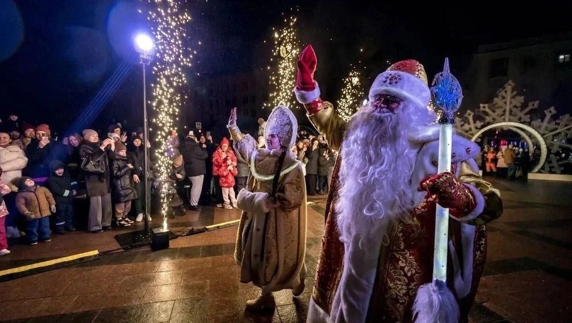    Дед Мороз приехал в Белгород, но горожан на мероприятие не позвали   t.me/uvzd_segodnya