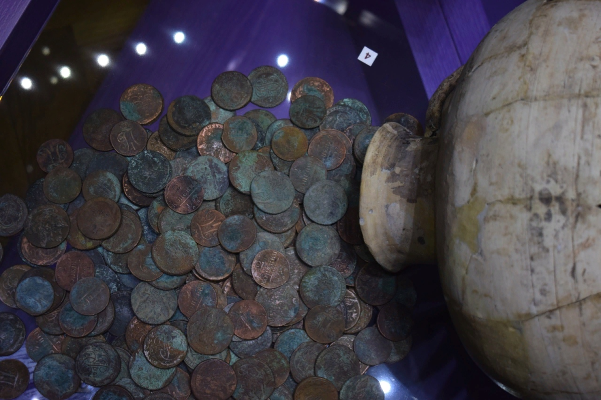 Клад монет из пос.Скуратово, фото: Тульский областной краеведческий музей