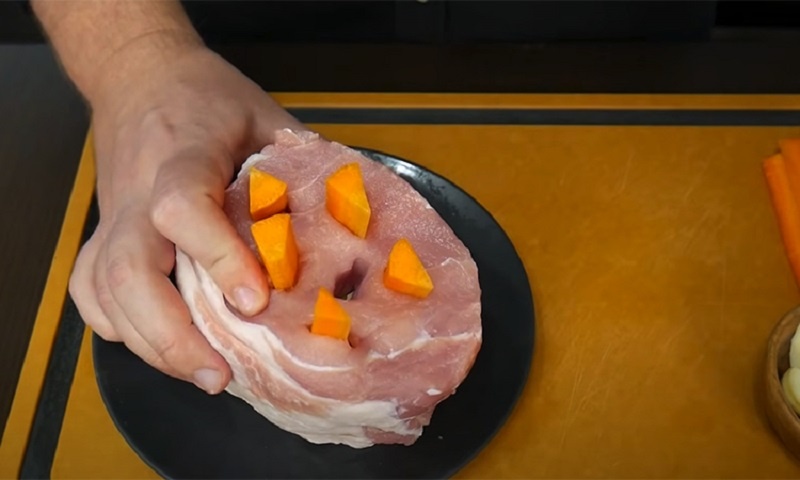 Сочная домашняя буженина для новогоднего стола: раскрываем главный секрет праздничного мяса