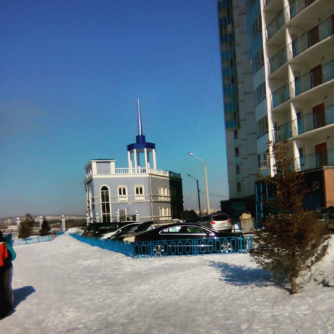 Дом со шпилем на Ярыгинской набережной, Красноярск (личное фото)