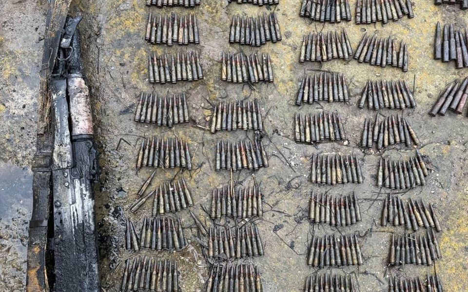    Схрон с оружием и боеприпасами обнаружен у запорожского села. Фото - ГУ МВД России по Запорожской области