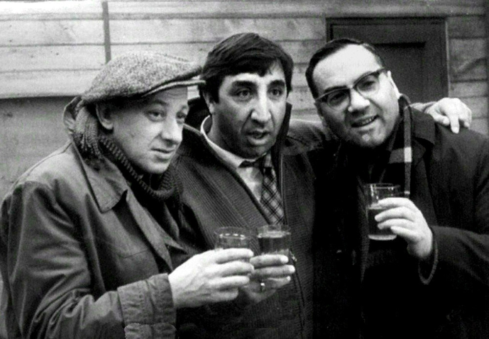 Три товарища: Евгений Евстигнеев, Фрунзик Мкртчян и Георгий Тер-Ованесов, 1968 год