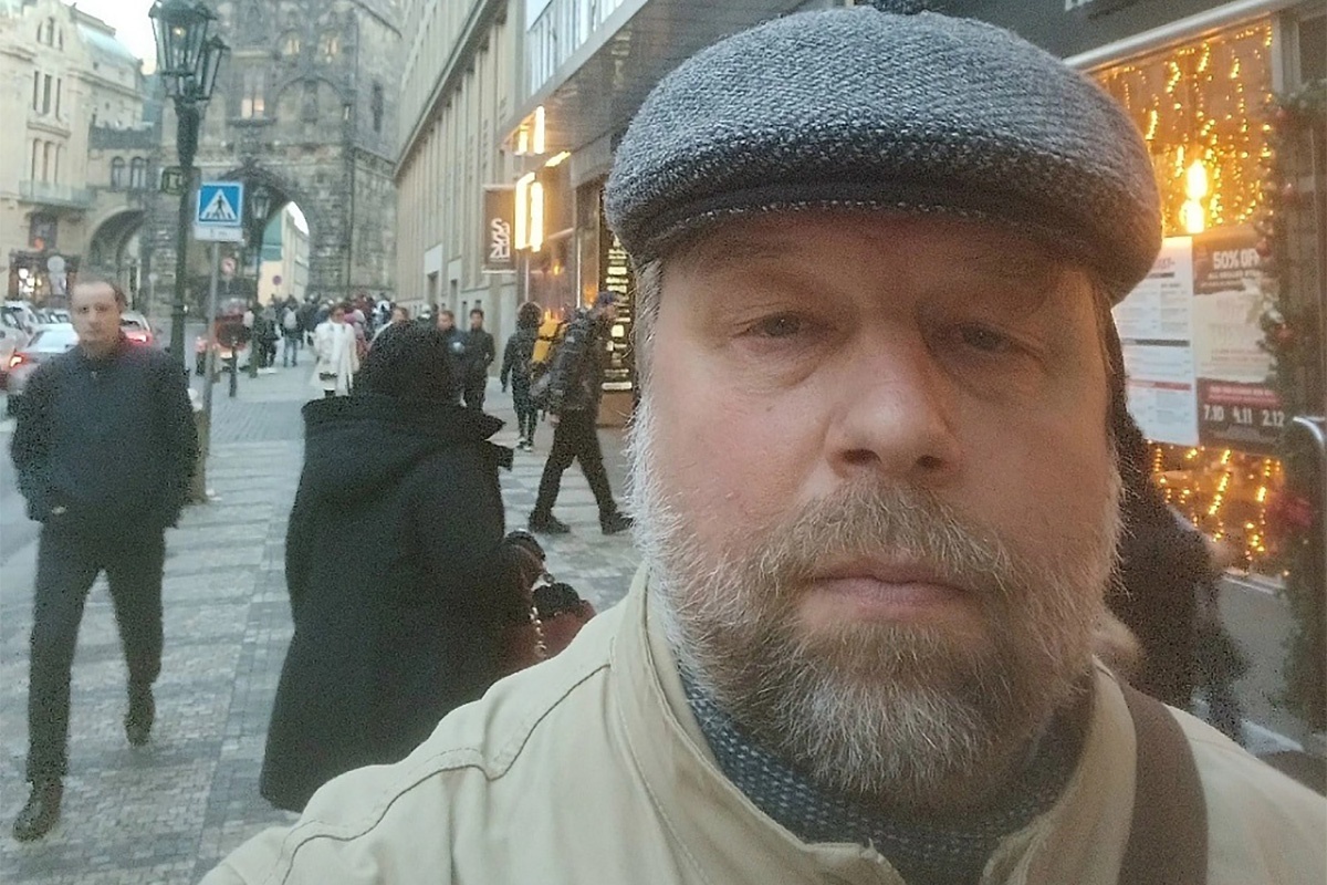    Бутягин находился в Европе в рамках лекционного тура и проезжал через Варшаву на пути из Нидерландов на Балканы. / vk.com/Александр Бутягин