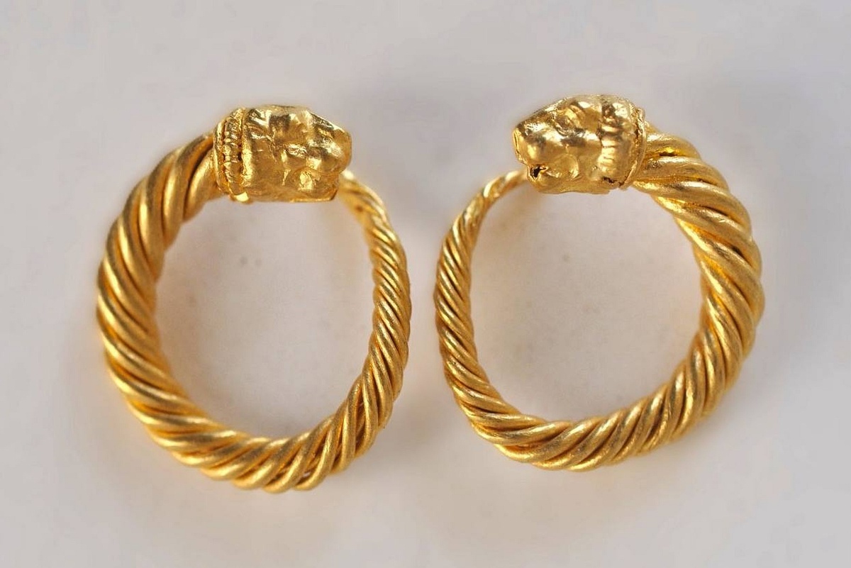    На Пелопоннесе (Греция) найдена богатая коллекция золотых артефактов, датируемых 300 годом до н.э./archaiologia.gr