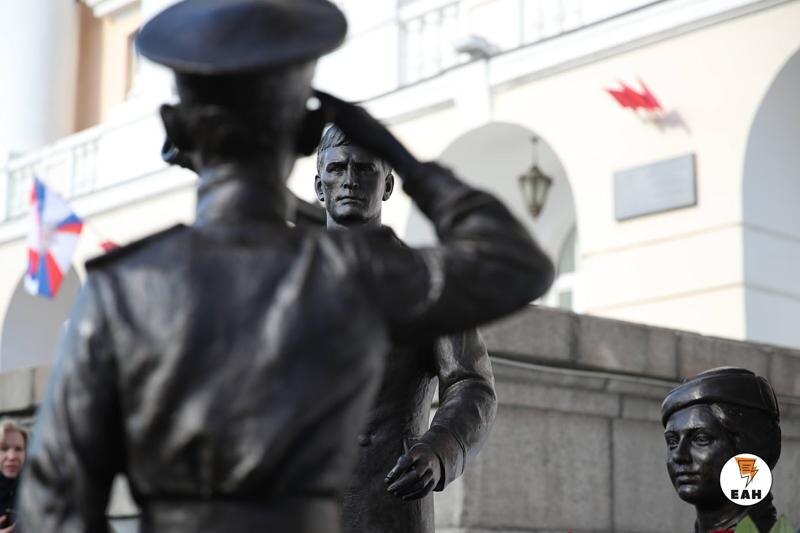    Памятник солдатам