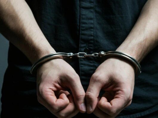    Наручники // Фото сгенерировано нейросетью «Шедеврум»