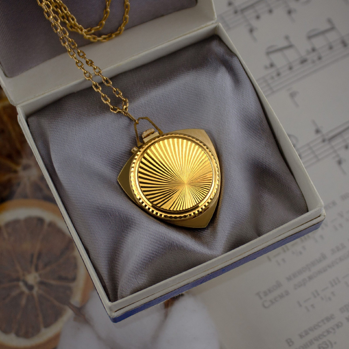 Часы-кулон «Заря»