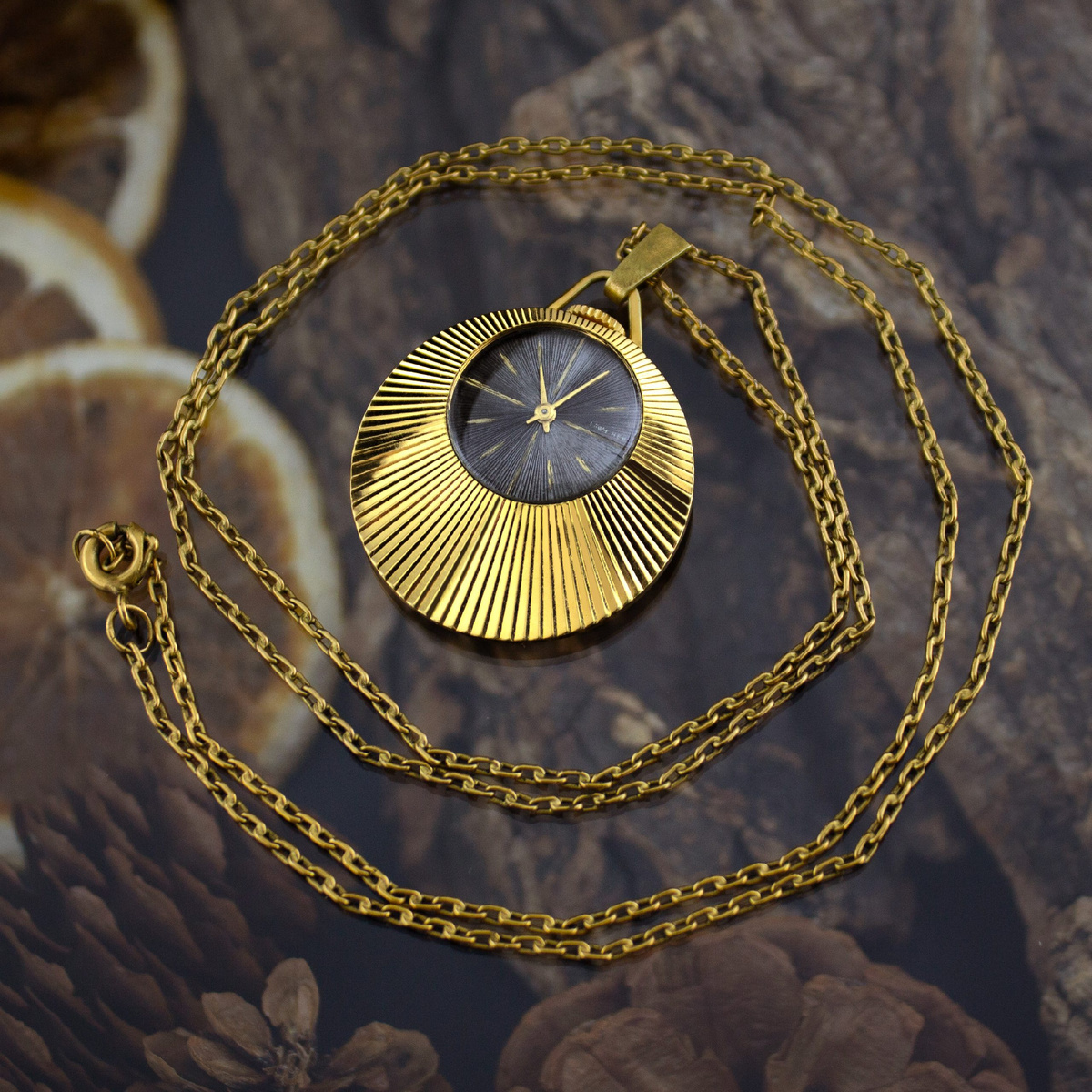 Часы-медальон «Заря»