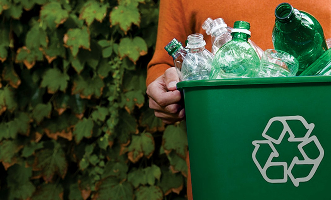 Превратить пластиковые отходы в органическое удобрение, в топливо с высокой теплотой сгорания, в моющие средства, краски и даже лекарства… Современные технологии упрощают методы таких трансформаций и позволяют перерабатывать мусор с двойной пользой для общества. С одной стороны, это борьба с загрязнением окружающей среды, с другой – экономия ценных ресурсов.