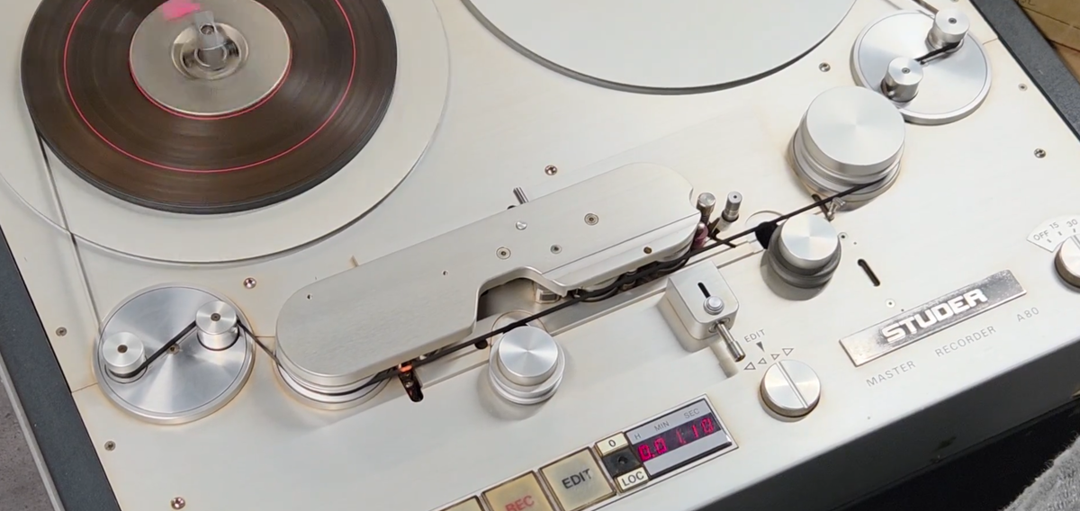 якобы использовался известный студийник Studer A80! на видео от Мелодии, выложенном в официальном ВК, переключатель скорости ленты на 15 дюймах !!!