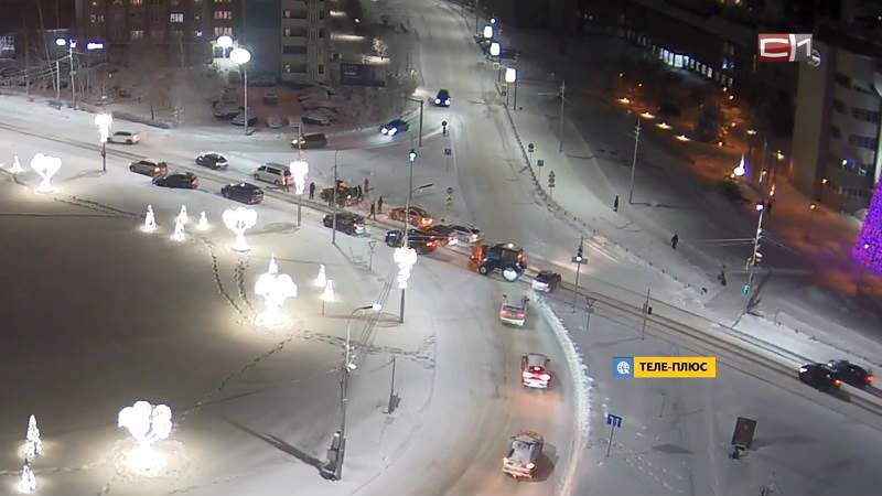    В Сургуте водитель выехал на красный и спровоцировал ДТП