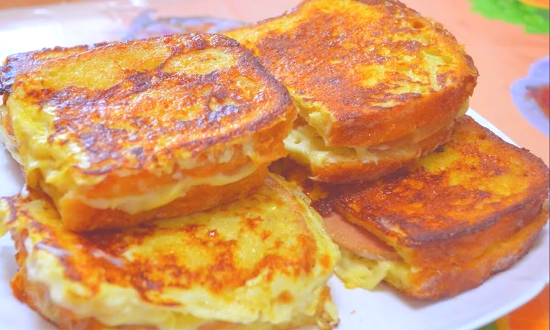 Гренки с яйцом и сыром