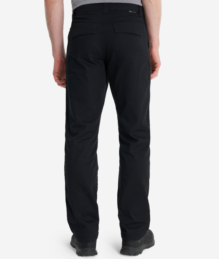 Сзади два кармана с клапанами на липучке