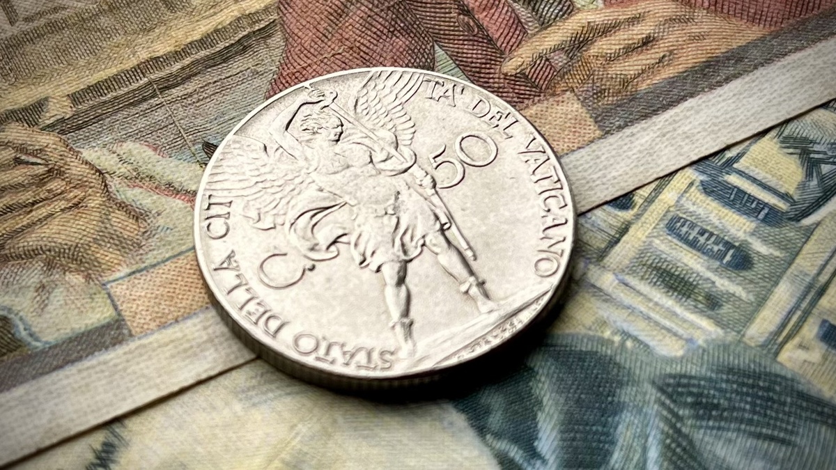 Теперь перед ним стояла другая задача — спасти как можно больше жизней, не дать войне поглотить ещё больше невинных душ…