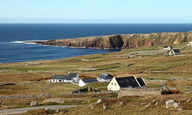 Фула, крошечный шотландский остров, считающийся одним из самых отдаленных мест в Великобритании, отмечает Рождество 7 января.