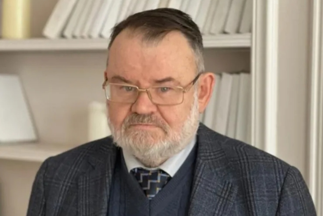 Олег ХЛОБУСТОВ