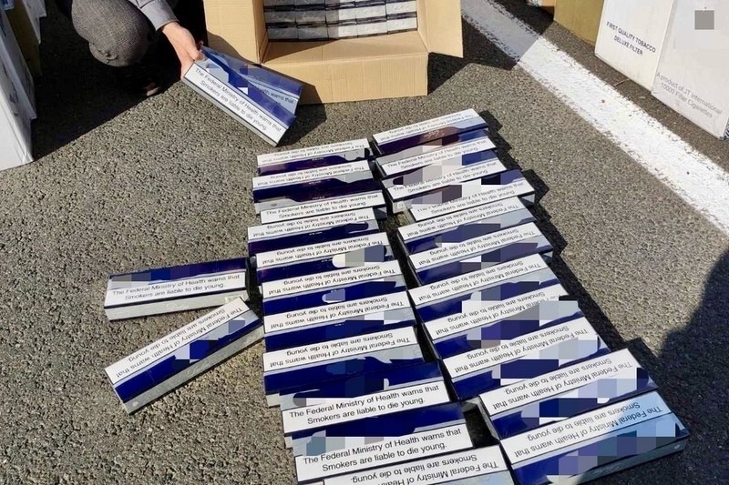    65-летний местный житель в июне 2025 года купил у неустановленного лица в Санкт-Петербурге немаркированные табачные изделия.