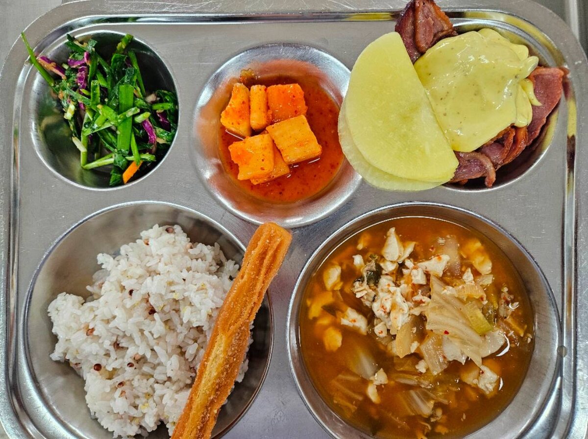 Каждый учебный день из школы отправляют отчеты 