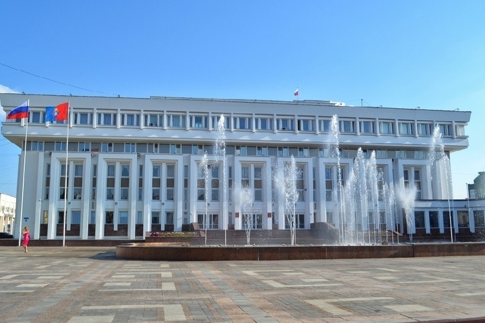    Вид у сотрудников в правительстве должен быть официальным и сдержанным