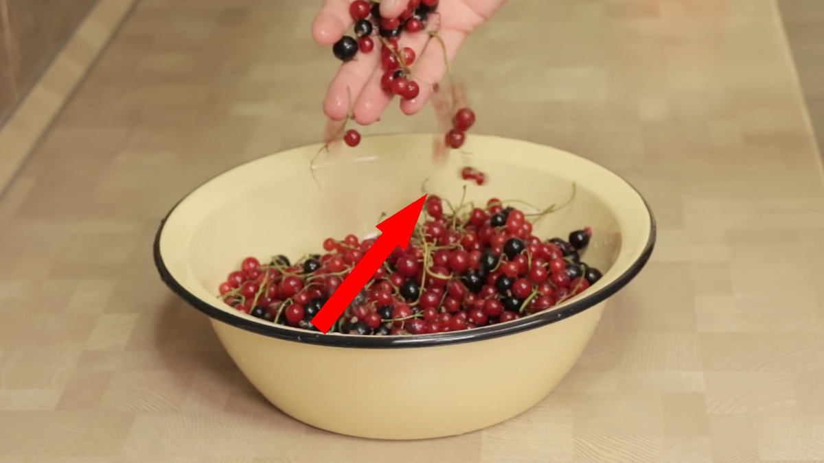    Секретный ЛАЙФХАК шеф-повара как очистить ягоды за 60 секунд