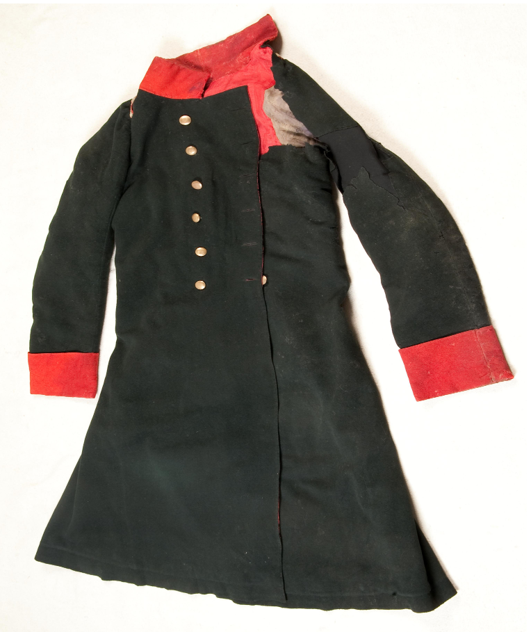 Сюртук генерал-лейтенанта графа А. И. Остермана-Толстого, в котором он был тяжело ранен в сражении при Кульме. Россия. 1813 г. Сукно, галун, стамед.
