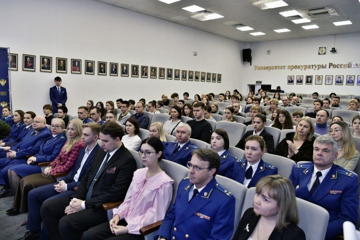 Университеты проводят дни открытых дверей и консультации для абитуриентов, мечтающих о карьере в прокуратуре. Источник: agprf.org📷
