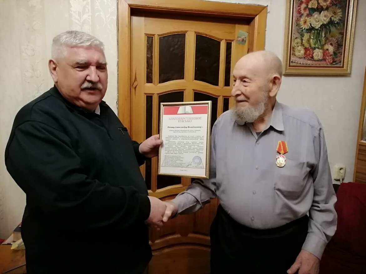 Александра Малова с 99-летием поздравил Альберт БурхановФото: Расих Сабирзянов