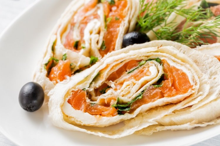 Рецепт рулета из лаваша с красной рыбой на Новый год