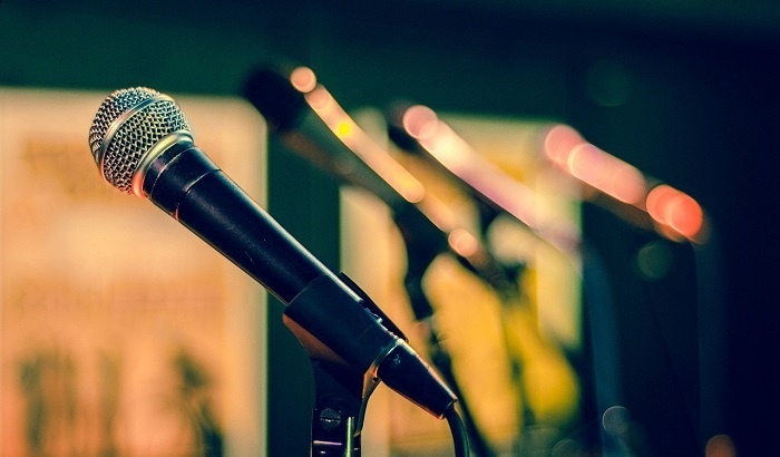    Британец спел Рождество на износ: 42 часа праздничных песен ради мирового рекорда