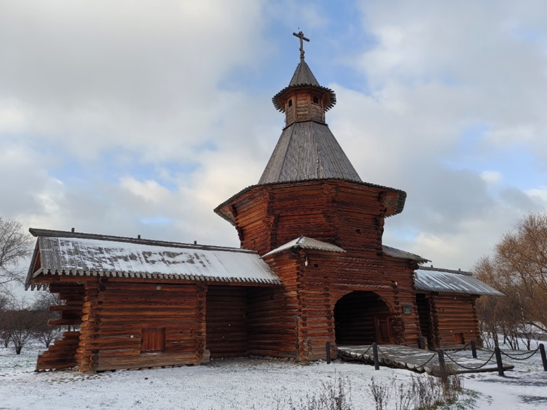 Проездная башня Николо-Корельского монастыря. (фото автора)