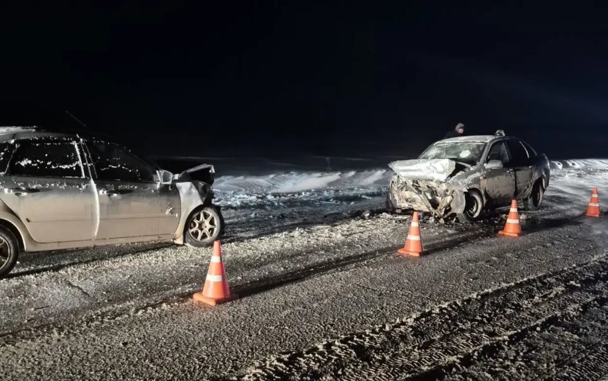    Четверо детей и двое взрослых пострадали на дороге в Удмуртии