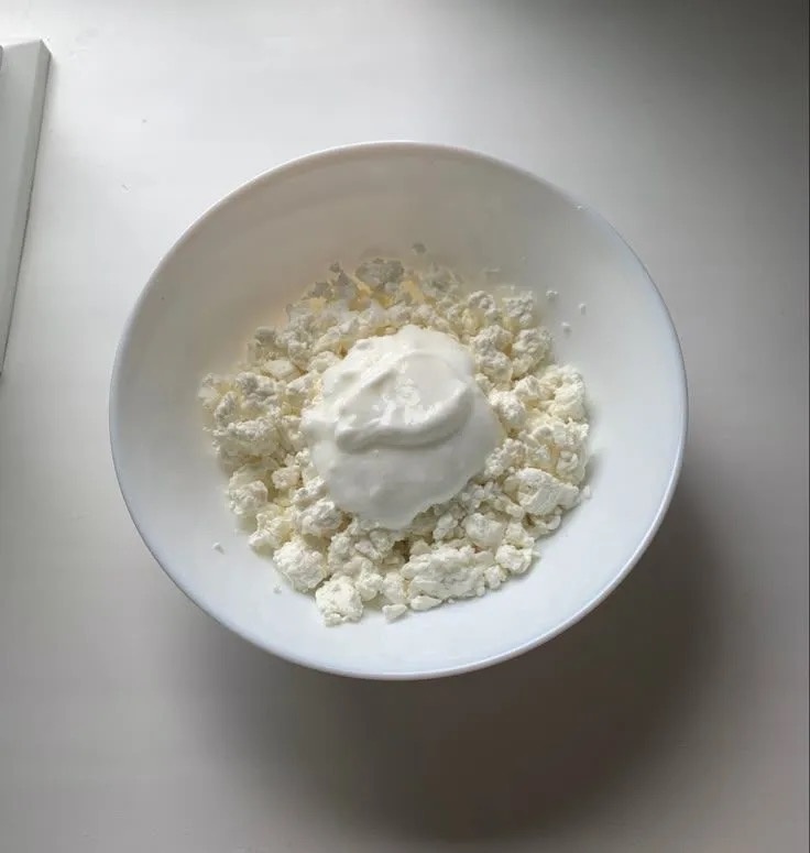 Используйте как заправку натуральную жирную сметану