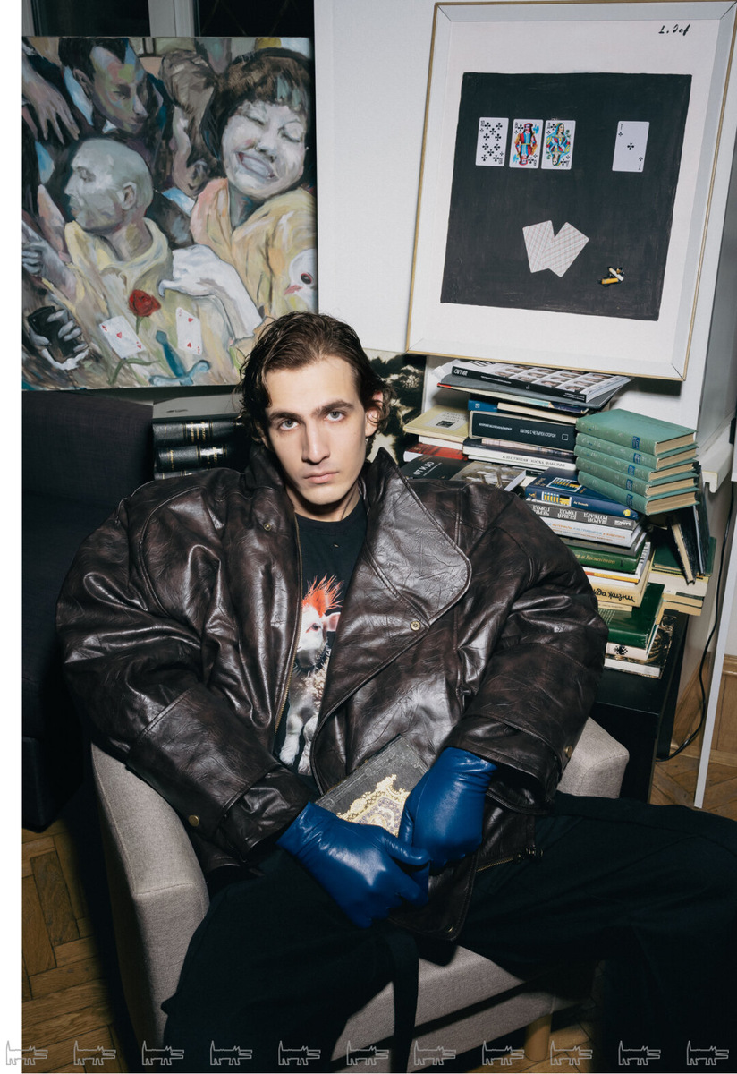    На Александре: куртка RAW STORAGE, футболка MANICURE VAMPIRE, брюки HUMANIST, перчатки PITAS Фото: Алина Утробина