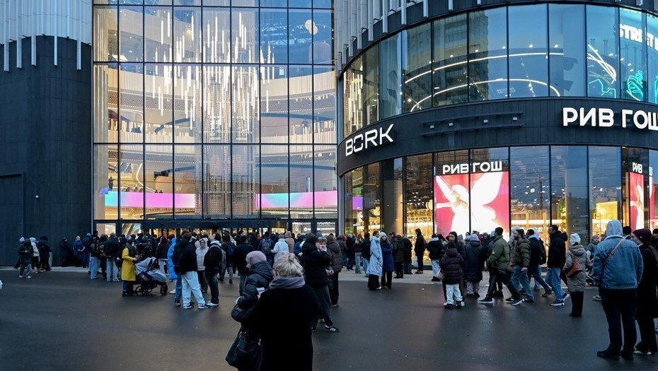    Открытие ТРК "Голливуд" у метро Пионерская Автор фото: Ермохин Сергей