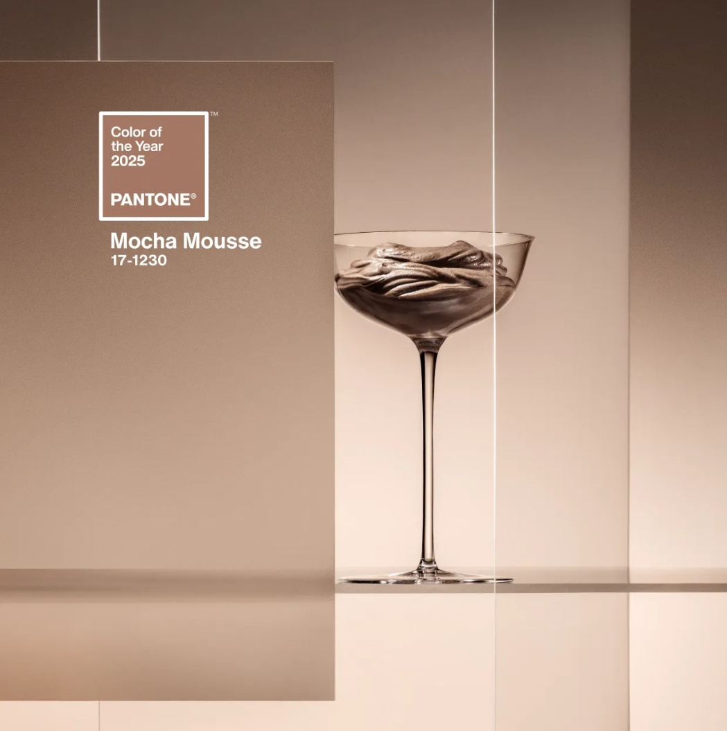 Mocha Mousse («Мокка Мусс») — цвет 2025 года по версии Pantone.
