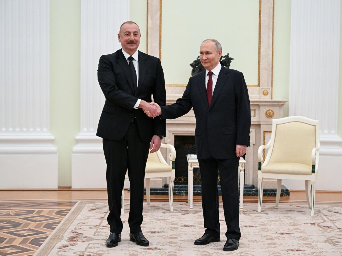    Президент России Владимир Путин и президент Азербайджана Ильхам Алиев во время встречи | © РИА Новости / Павел Бедняков