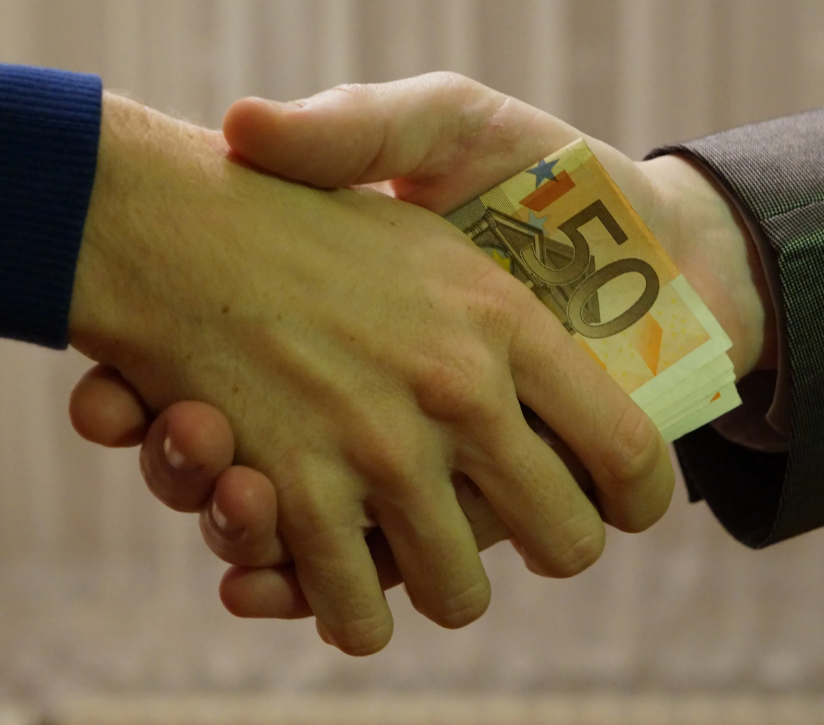 Когда друзья и подписчики приносят деньги