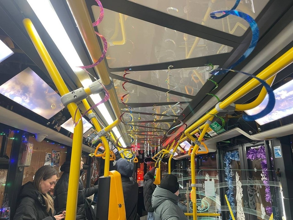    В троллейбусе № 4 будто взорвался новогодний фейерверк. Фото: предоставлено «КП-Самара»