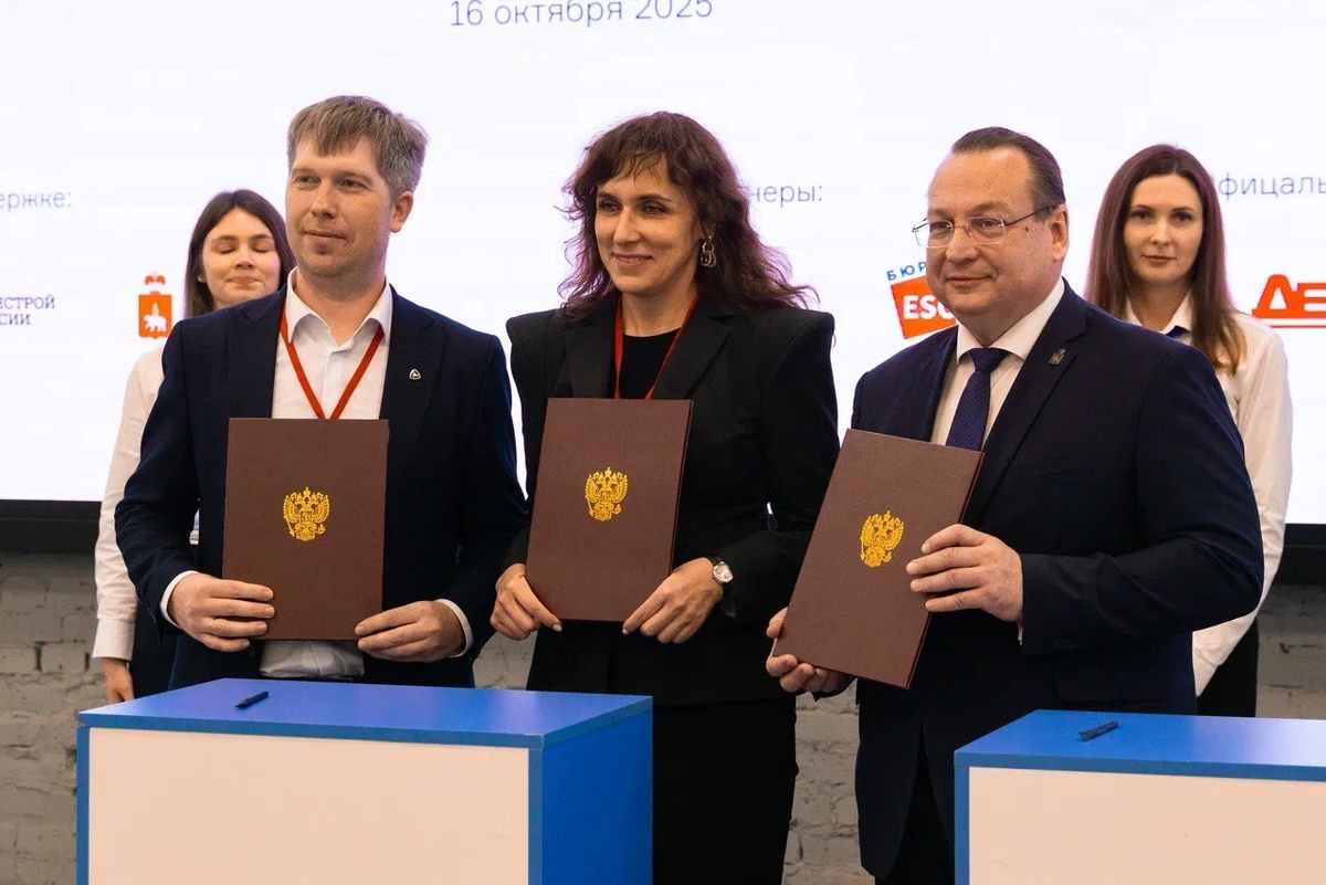    Подписание трёхстороннего соглашения между Министерством по управлению имуществом и градостроительной деятельности Пермского края, Дирекцией межвузовского кампуса Пермского края и ООО «Кайрос Инжиниринг». Фото предоставлено АНО «Дирекция межвузовского кампуса Пермского края»