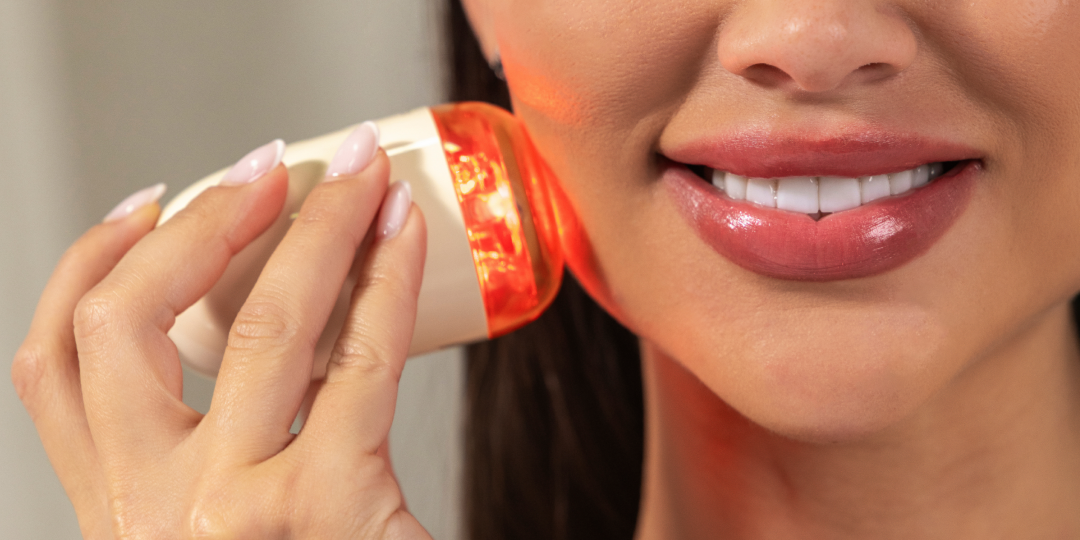 Вакуумный массаж лица дома: простой ритуал, который меняет отражение в зеркале