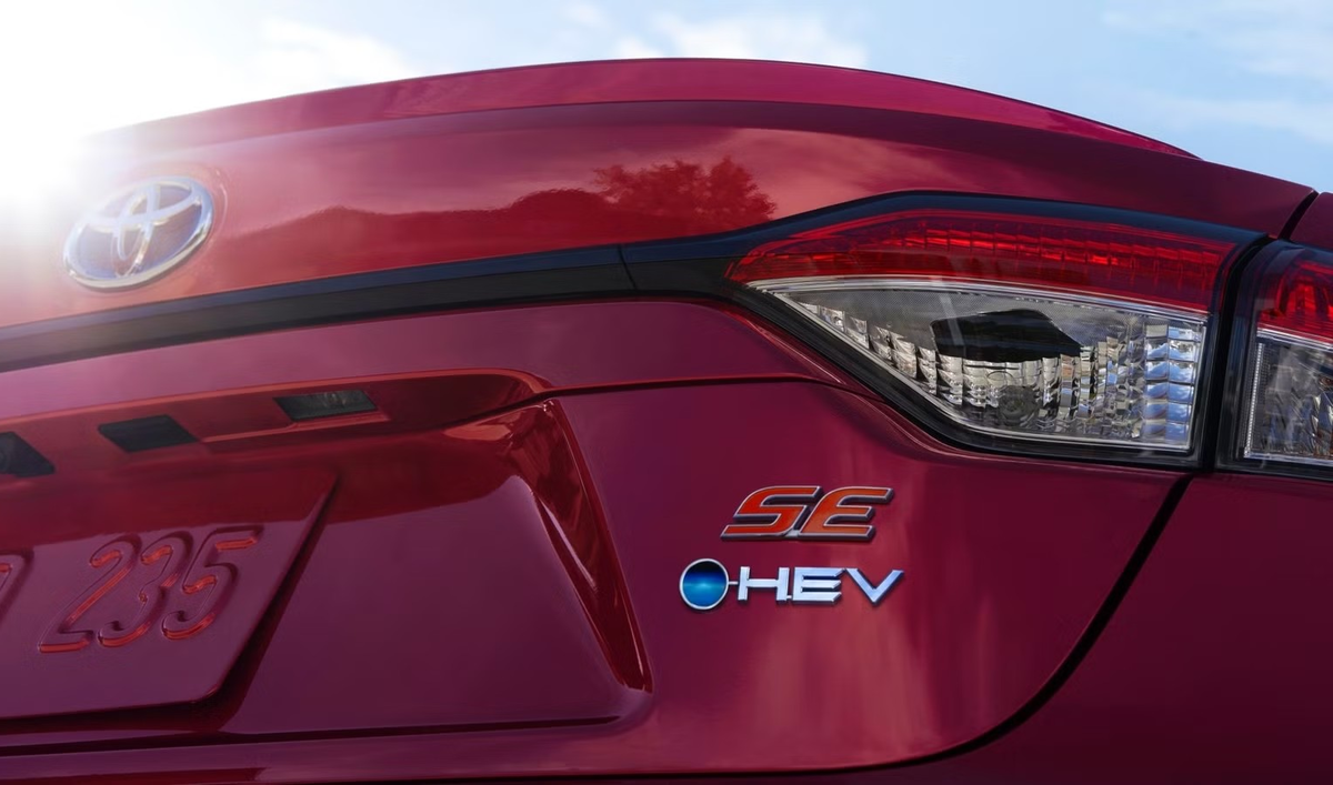 Гибридный автомобили помогают экономить топливо и чаще выпускаются с более мощными силовыми приводами , чем бензиновые аналоги