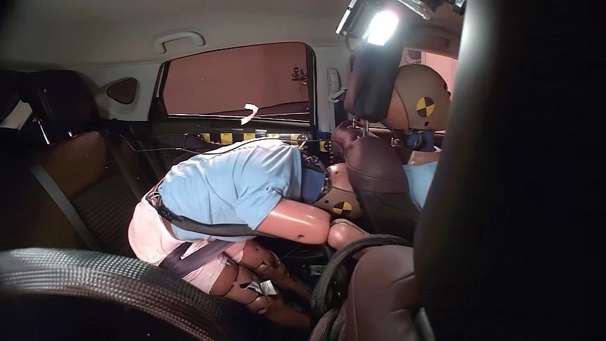 Манекен "не сносил головы"!