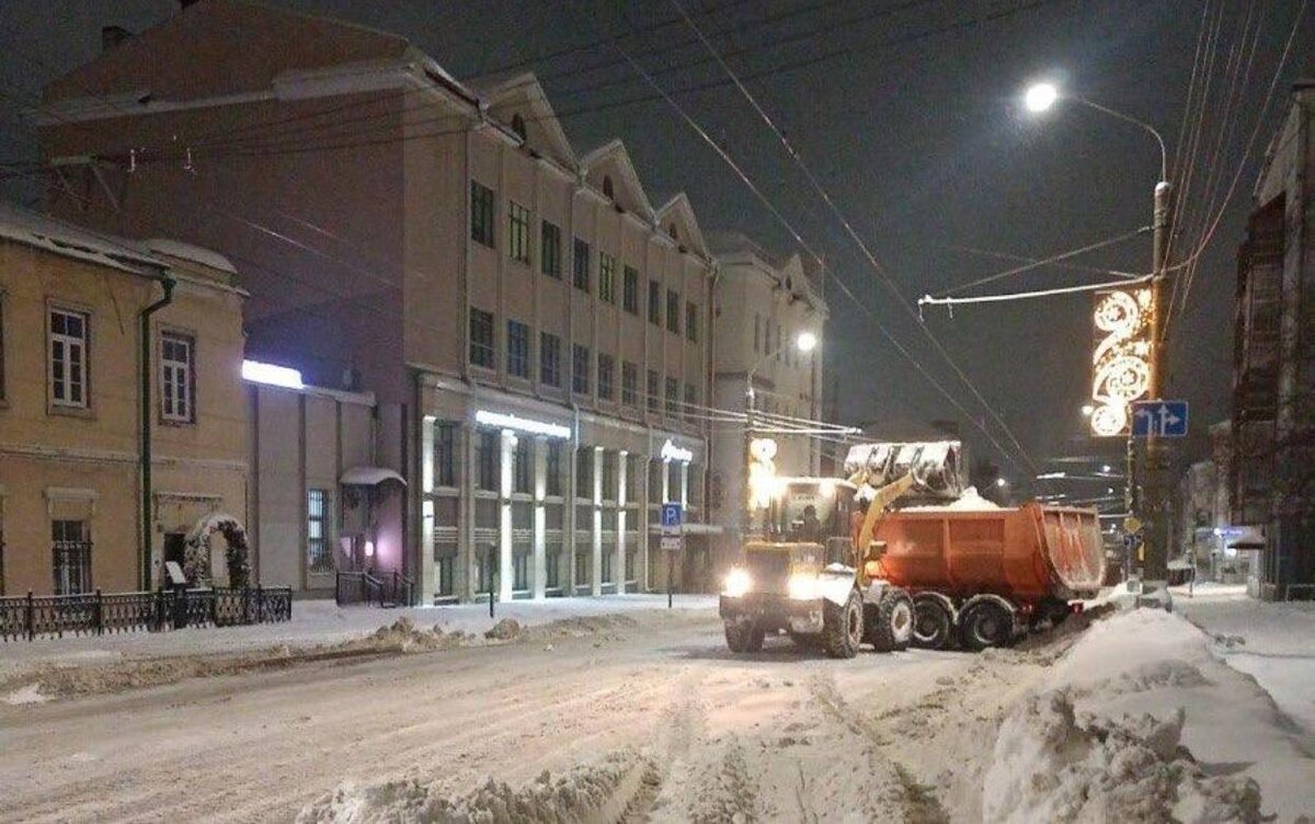    57 самосвалов снега вывезли с улиц Ижевска