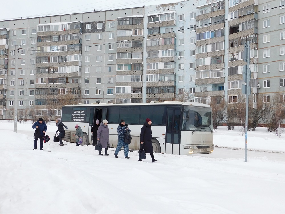   Последние дни декабря. Последние рейсы автобуса из Искитима в Линево и обратно. Фото Анны Зубаревой