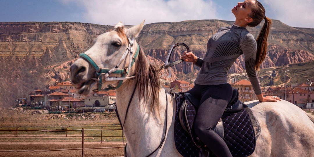 Как оседлать коня в 2026 - душевный AI-астропрогноз