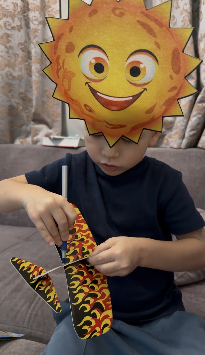 Характерное фото: чего-то химичить и обязательно «в образе»